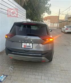 نيسان روج